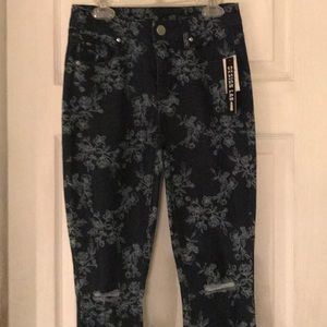 Design Lab dark wash floral skinny jeans